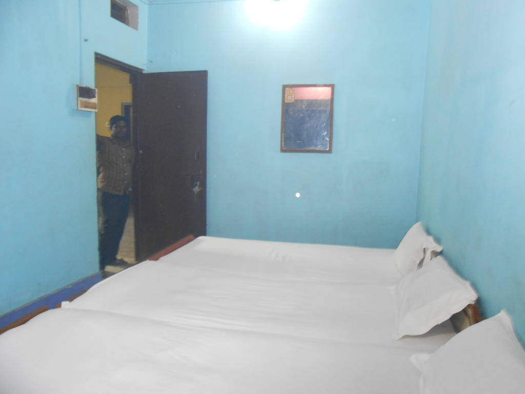 Hotel Sonmony Varanasi Rum bild