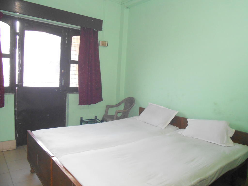 Hotel Sonmony Varanasi Rum bild