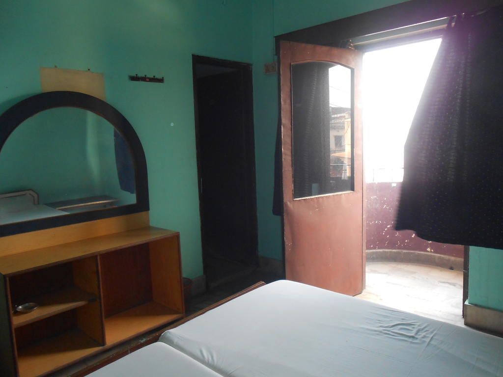 Hotel Sonmony Varanasi Rum bild