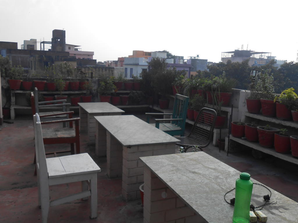 Hotel Sonmony Varanasi Exteriör bild