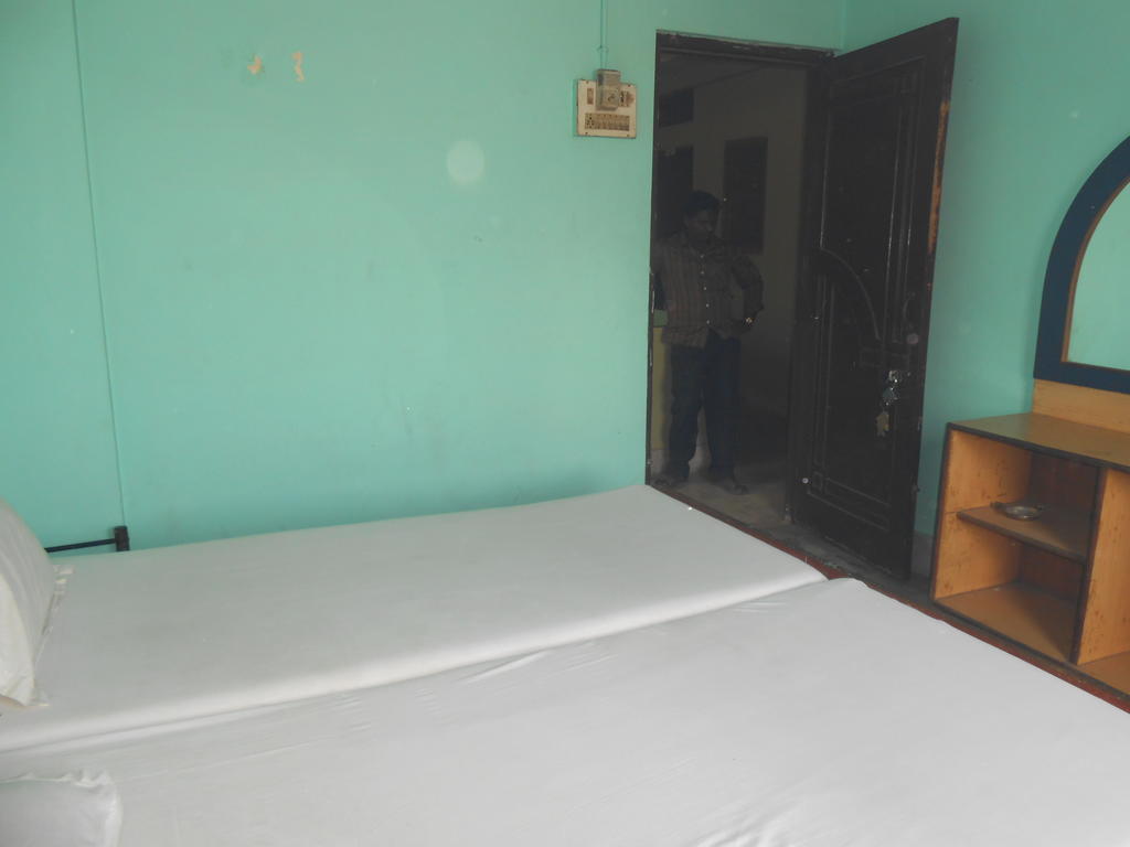 Hotel Sonmony Varanasi Exteriör bild