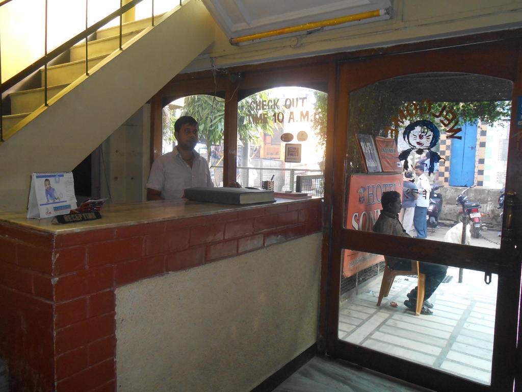 Hotel Sonmony Varanasi Exteriör bild