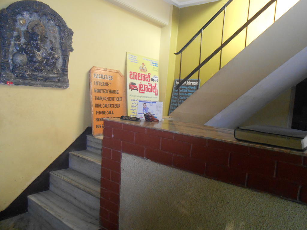 Hotel Sonmony Varanasi Exteriör bild