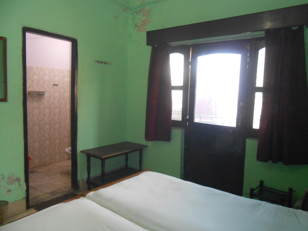 Hotel Sonmony Varanasi Exteriör bild