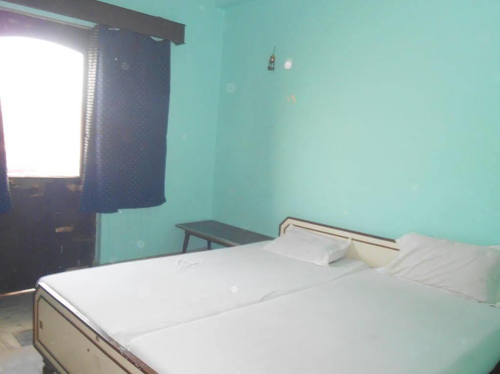 Hotel Sonmony Varanasi Exteriör bild